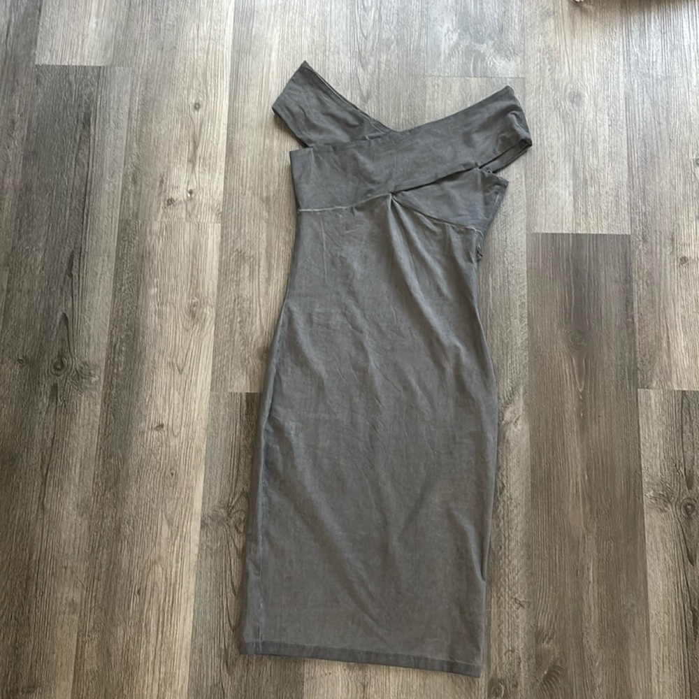 off-the-shoulder Charcoal Gray Midi Dress Size Medium